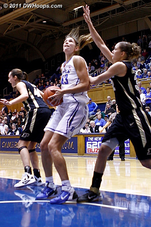 Vernerey catches an inbounds pass in the paint