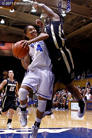 Poston would frustrate Chloe's shot