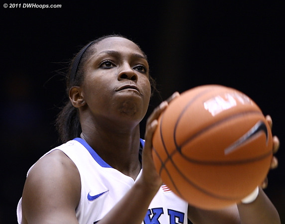 Chelsea Gray at the free throw line