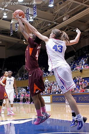 A poor pass from Chelsea gives the Hokies the ball, it's 40-35 Duke at this point  - Duke Tags: #43 Allison Vernerey - VT Players: #43 LaTorri Hines-Allen 