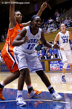 Chelsea Gray watches the ball go out of bounds off Auburn