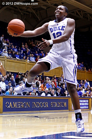 Chelsea Gray soars to the basket