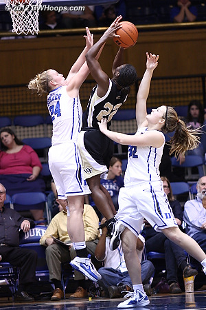 Foul on Liston from behind erases a possible Scheer block