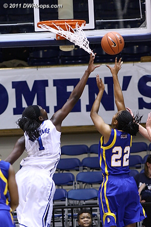Keondra Barnes goes against Williams