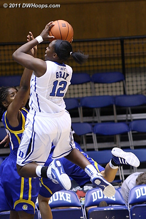 Chelsea Gray soars to the hoop
