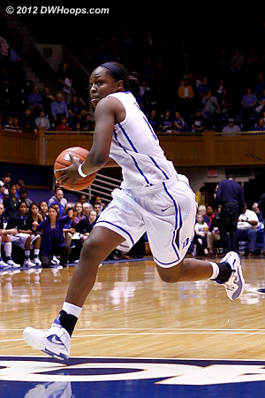 Chelsea Gray drives to the basket again