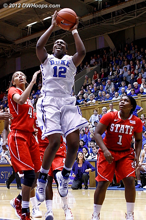 Chelsea Gray goes to the hoop