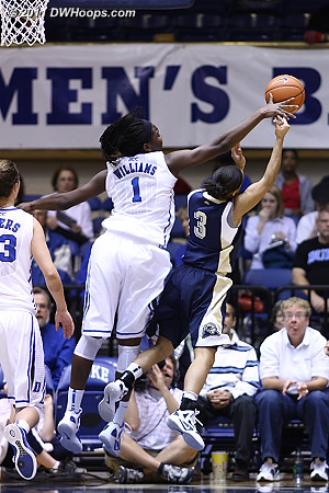 Brianna Kiesel (3) was no match for Elizabeth Williams inside - this was the second such block in the first few minutes.