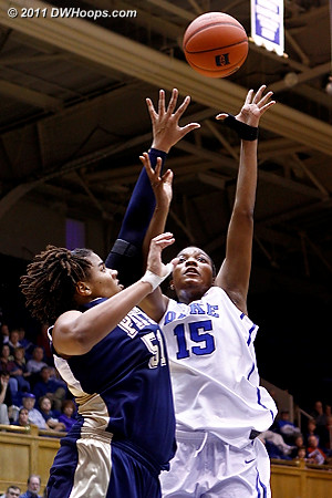 Richa shoots over Cora McManus