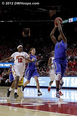 Elizabeth Williams goes ahead of the pack to score in transition, Duke goes up 34-32