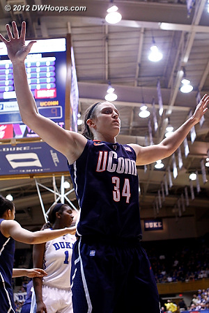 DWHoops Photo  - CONN Players: #34 Kelly Faris 