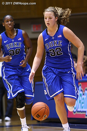 Amber Henson trails Tricia Liston  - Duke Tags: #32 Tricia Liston, #30 Amber Henson 