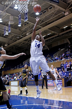 Ka'lia Johnson scores easily off a no-look pass from Chelsea Gray  - Duke Tags: #14 Ka'lia Johnson 