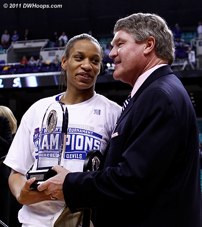 Jasmine Thomas receives the MVP award from ACC Commissioner John Swofford  
