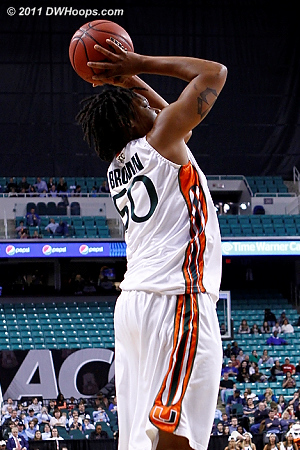 DWHoops Photo  - MIA Players: #50 Maria Brown 