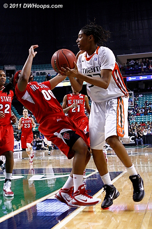 DWHoops Photo  - NCSU Players: #00 Amber White - MIA Tags: #23 Shanel Williams 
