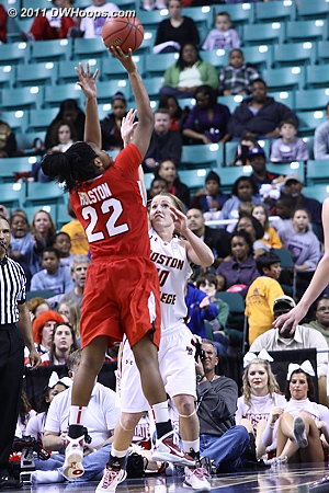 State up 4 with 4:34 left  - NCSU Players: #22 Bonae Holston 