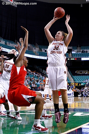 Murphy cuts the deficit to two  - BC Players: #32 Stefanie Murphy - NCSU Tags: #44 Kody Burke 