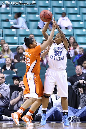 DWHoops Photo  - CLEM Players: #22 Sthefany Thomas - UNC Tags: #50 Italee Lucas 