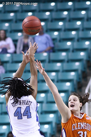 DWHoops Photo  - CLEM Players: #31 Lindsey Mason - UNC Tags: #44 Tierra Ruffin-Pratt 