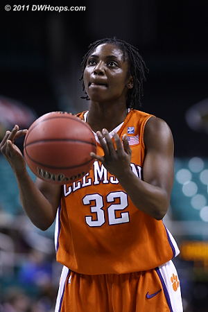 Missed free throw  - CLEM Players: #32 Kelia Shelton 