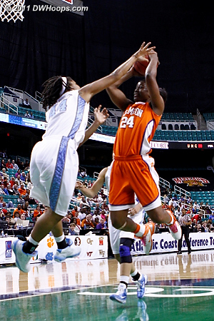 Tate scores over Ruffin-Pratt, Tigers trail by just three  - CLEM Players: #24 Jasmine Tate - UNC Tags: #44 Tierra Ruffin-Pratt 