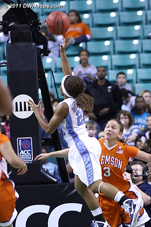 It's 9-0 Heels early  - UNC Players: #22 Cetera DeGraffenreid 