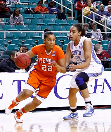 DWHoops Photo  - CLEM Players: #22 Sthefany Thomas - UNC Tags: #21 Krista Gross 