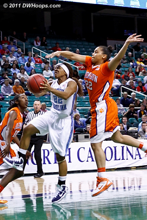 DWHoops Photo  - CLEM Players: #22 Sthefany Thomas - UNC Tags: #22 Cetera DeGraffenreid 