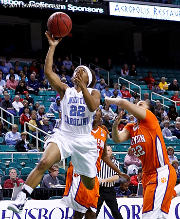 DWHoops Photo  - CLEM Players: #22 Sthefany Thomas - UNC Tags: #22 Cetera DeGraffenreid 