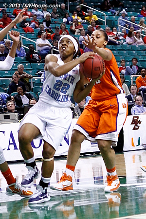 DWHoops Photo  - UNC Players: #22 Cetera DeGraffenreid 