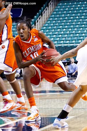 Wright drives in the final minute  - CLEM Players: #10 Kirstyn Wright 