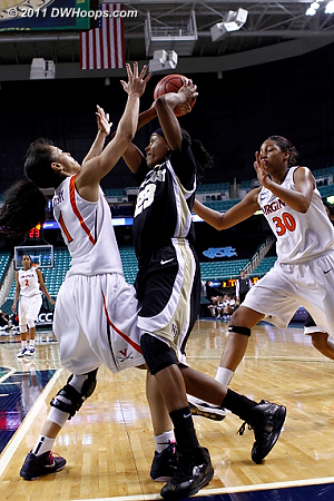 Virginia didn't give up, pressing relentlessly  - UVA Players: #1 China Crosby, #30 Telia McCall - WF Tags: #23 Secily Ray 