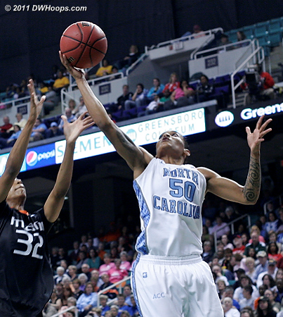 DWHoops Photo  - UNC Players: #50 Italee Lucas 