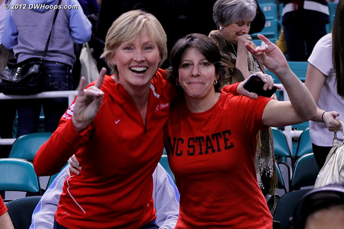 DWHoops Photo  - NCSU Players:  NCSU Fans 