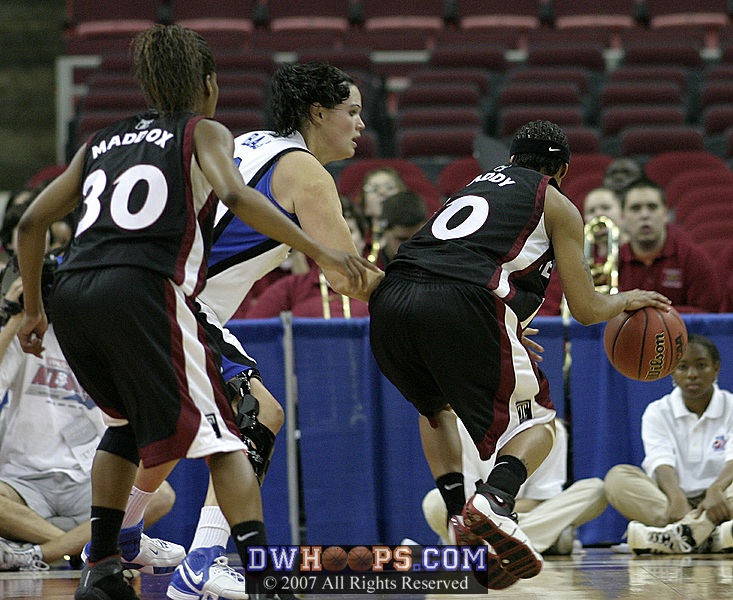 Hardy's dribble drew Ali out of the paint...