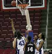 45-40, 13:40 - ...leaving Lady Comfort open for a layup