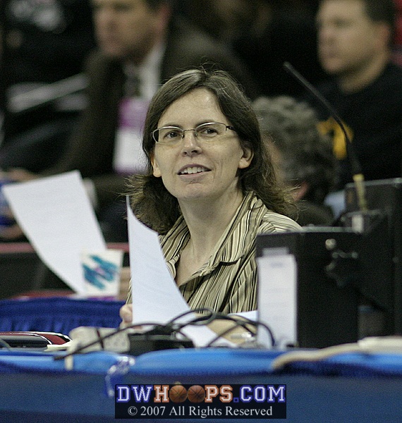 Women's basketball writer Mechelle Voepel on press row