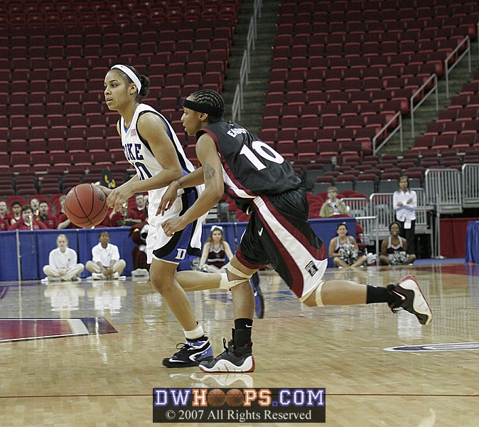 Lindsey Harding and Lakeisha Eaddy on the perimeter