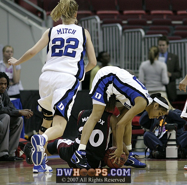 On the defensive end, Lindsey gets the ball back by forcing a tieup.