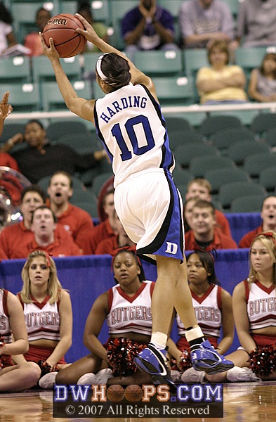 Lindsey Harding grabs a pass