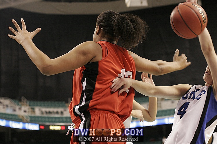 Abby Waner stretches for a rebound
