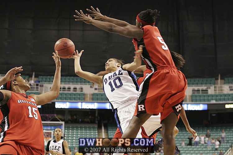 Lindsey is fouled with .1 second left.