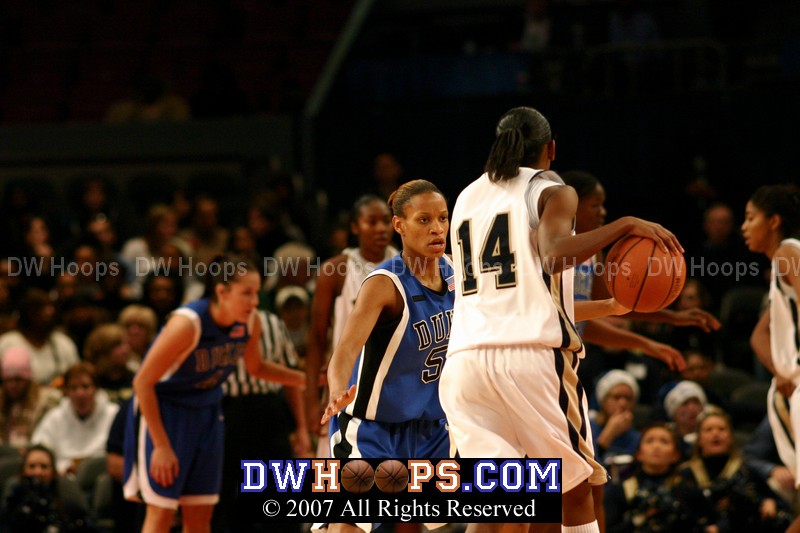 Jasmine Thomas on D