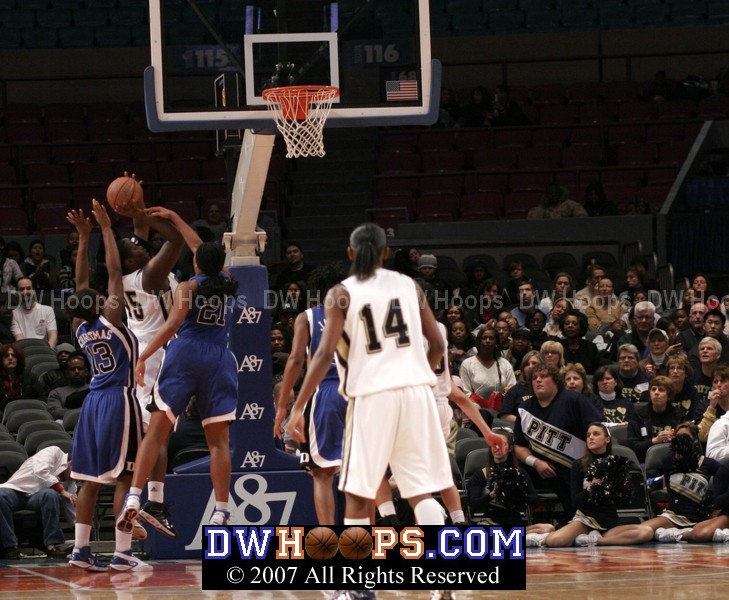 Joy Cheek blocks Marcedes Walker