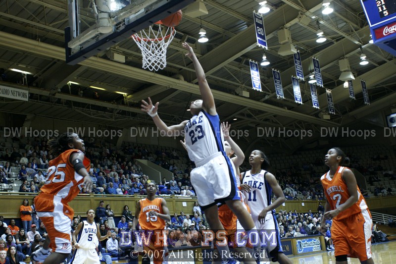Wanisha Smith layup sequence (frame 3 of 3) - layup is good