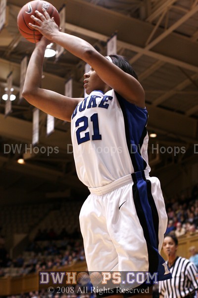 Joy Cheek attempts a baseline J