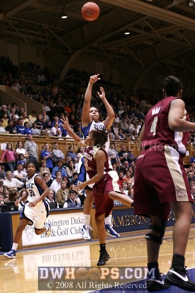 Wanisha Smith shoots over Courtney Ward
