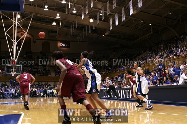 Off her steal, Carrem Gay makes a 70 foot assist...