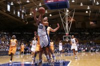 After the halfback option pass from Waner, Wanisha Smith goes in for the layup... - 7-5 - 15:21 1st